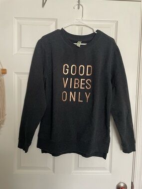GreenTea Women’s Medium Good Vibes Only Dark Grey Crewneck Sweatshirt